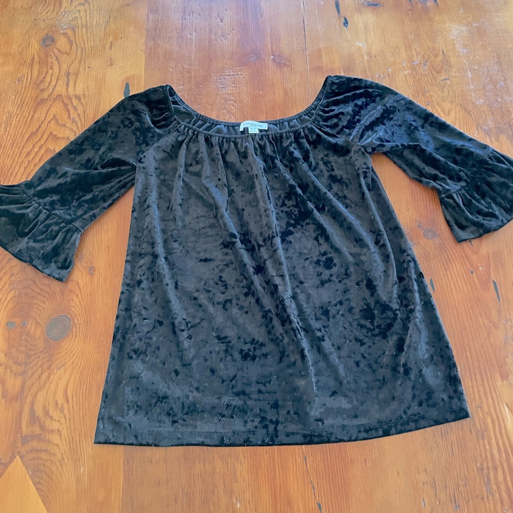 Textured velvet 3/4 length holiday shirt